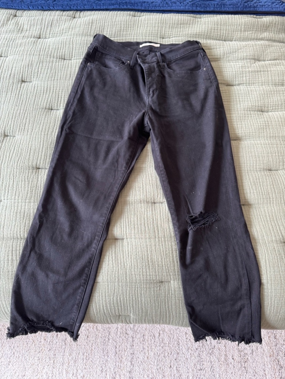 Levi's Black Cropped Ankle Jeans with Frayed Hem and Knee Rip